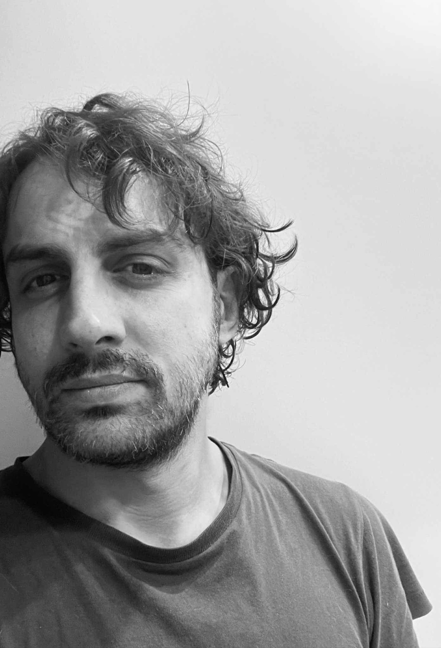 Ντένης Μακρής: Η σχέση του σημερινού ανθρώπου με την πολιτική είναι αποκομμένη