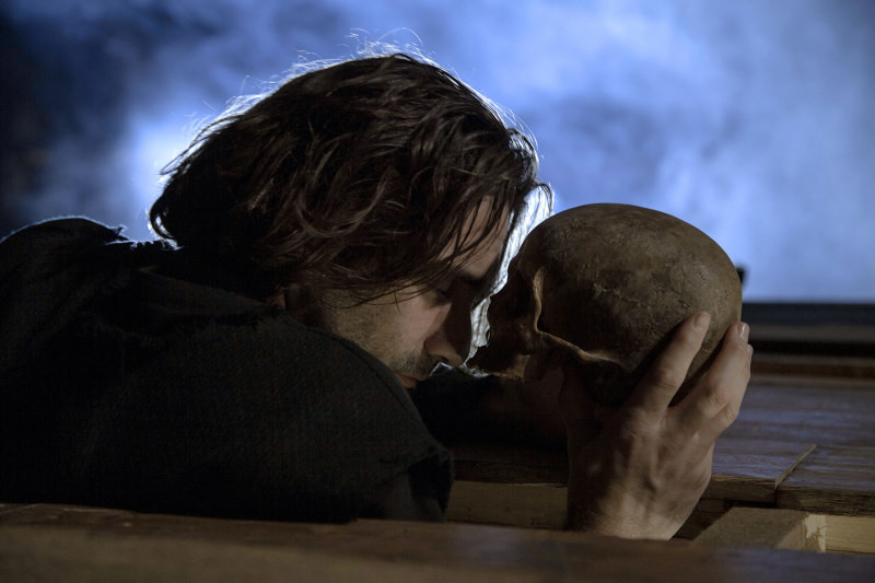 Hamlet: The Present and Past of a Theatre