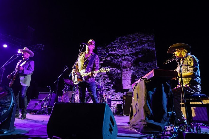 Οι The Waterboys μάγεψαν το κοινό σε μια sold-out βραδιά στον Λόφο της Σάνης
