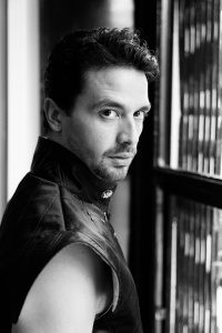 Kostis Rampavilas Headshot by Christina Spiliotopoulou for Mr-Green.gr - Κεντρική Φωτογραφία Προφίλ
