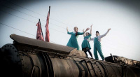 Τα παιδιά που βλέπουν τα τρένα να πετούν 2013