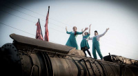 Children who watch trains fly 2013