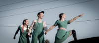 Children who watch trains fly (2013)