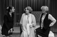 Νεφέλη Κουρή - Τρεις ψηλές γυναίκες, 2017 (θέατρο)