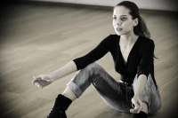 Ηλιάνα Μαυρομάτη - Αθηνά Χατζηεσμέρ, ετών 17, 2017 (θέατρο)
