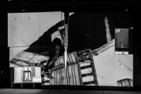 Άρης Σερβετάλης - Αποτυχημένες απόπειρες αιώρησης στο εργαστήριό μου, 2018 (θέατρο)