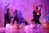 Καλλιόπη Παναγιωτίδου - ΕΝΡΟΝ (πάρτυ σαν να είναι νάιντιζ), 2022 (θέατρο)