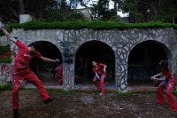 The house with the red jasmine (2022)