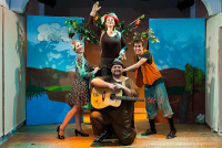 The apple tree that always laughs and the secret of friendship 2016
