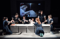 ΚΑΙ ΤΩΡΑ: Ο ΚΟΣΜΟΣ! ή Αυτό που αποκαλείτε Έξω, εμένα δεν μου λέει τίποτα (2020)