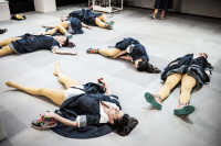 ΚΑΙ ΤΩΡΑ: Ο ΚΟΣΜΟΣ! ή Αυτό που αποκαλείτε Έξω, εμένα δεν μου λέει τίποτα (2020)