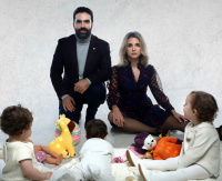 Μακριά από παιδιά (2023)