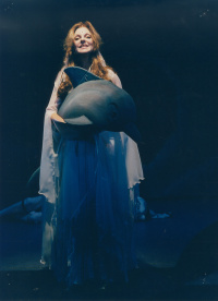 Μαριάννα Τόλη - Ο Γύρος του Κόσμου σε 80 Ημέρες, 2002 (θέατρο)