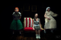 Ελένη Κουκουλάρη - Οικογένεια Μπες-Βγες, 2016 (θέατρο)