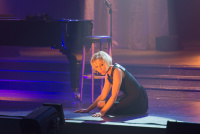 Piaf, Μια ζωή στο φως και τη σκιά (2020)