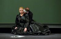 Mourning suits Electra. (2013)
