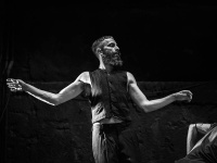 Άρης Σερβετάλης - Ριχάρδος Β, 2016 (θέατρο)